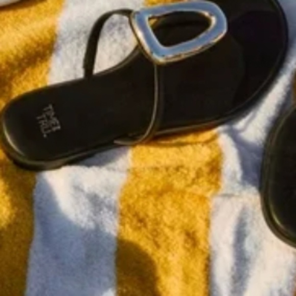 NWOT Time and Tru Ornament Thong Sandals, Black, Size 11 - Picture 3 of 6